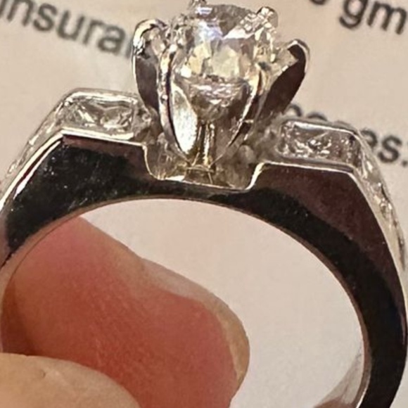 Vintage 18 karat solid white gold  with bright  Diamond - Picture 1 of 3